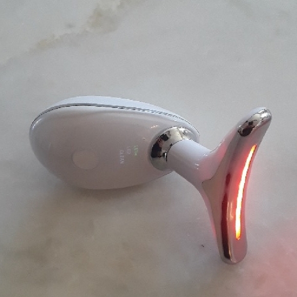 NEW Intense Pulsed Light Wrinkle Reducing Device - Sealed Box - Picture 3 of 17